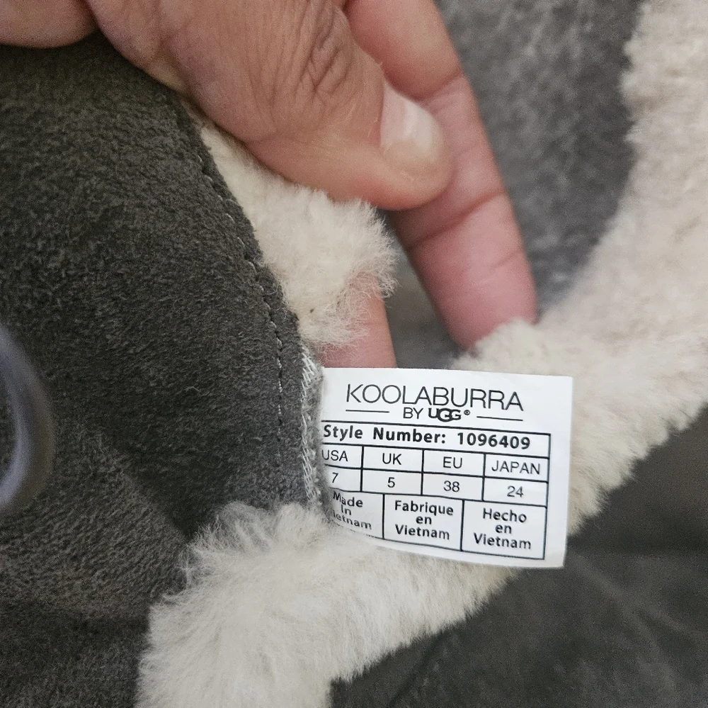 💜 EUC Womens size 7 koolaburra by UGG. Gray with shearling. - Picture 7 of 8